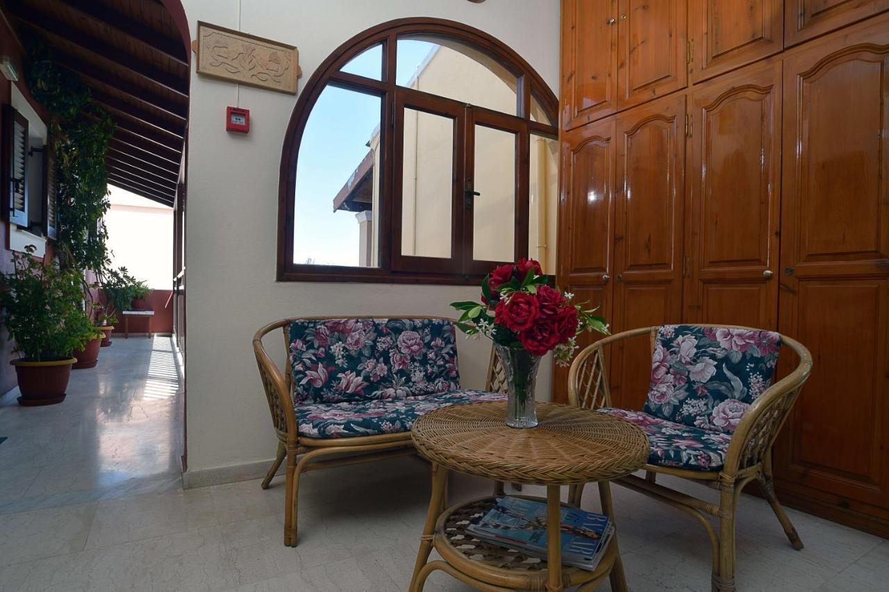 Eleni Apartments Roda  Chambre photo