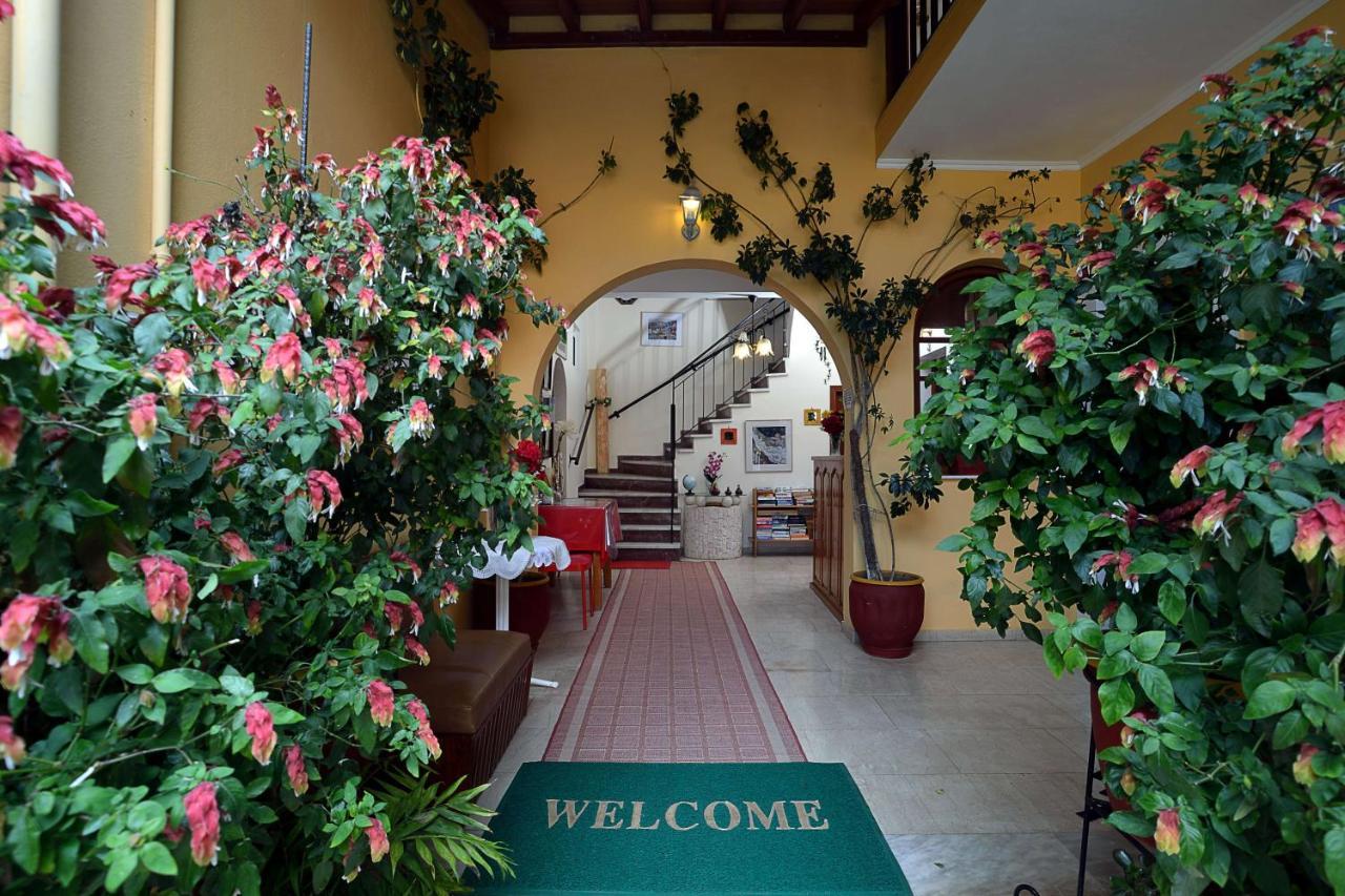 Eleni Apartments Roda  Chambre photo